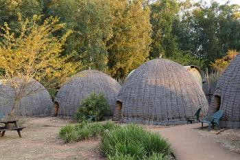 hutte Beehive mlilwane swaziland